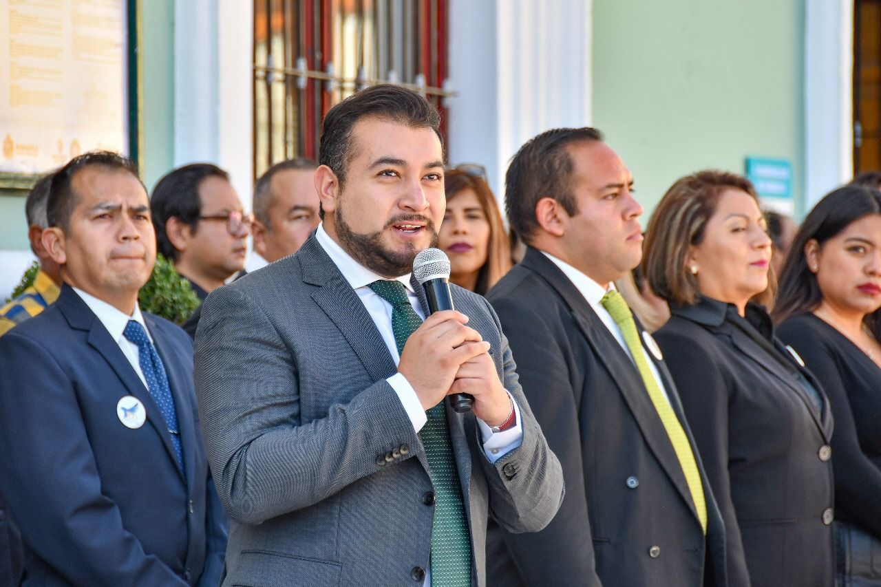 Encabeza Salvador Santos Cedillo ceremonia de los 100 años de fundación del Colegio Juana de Arco